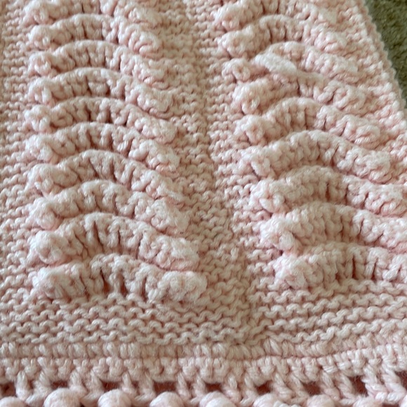 Handmade crochet baby pink blanket - Picture 6 of 6
